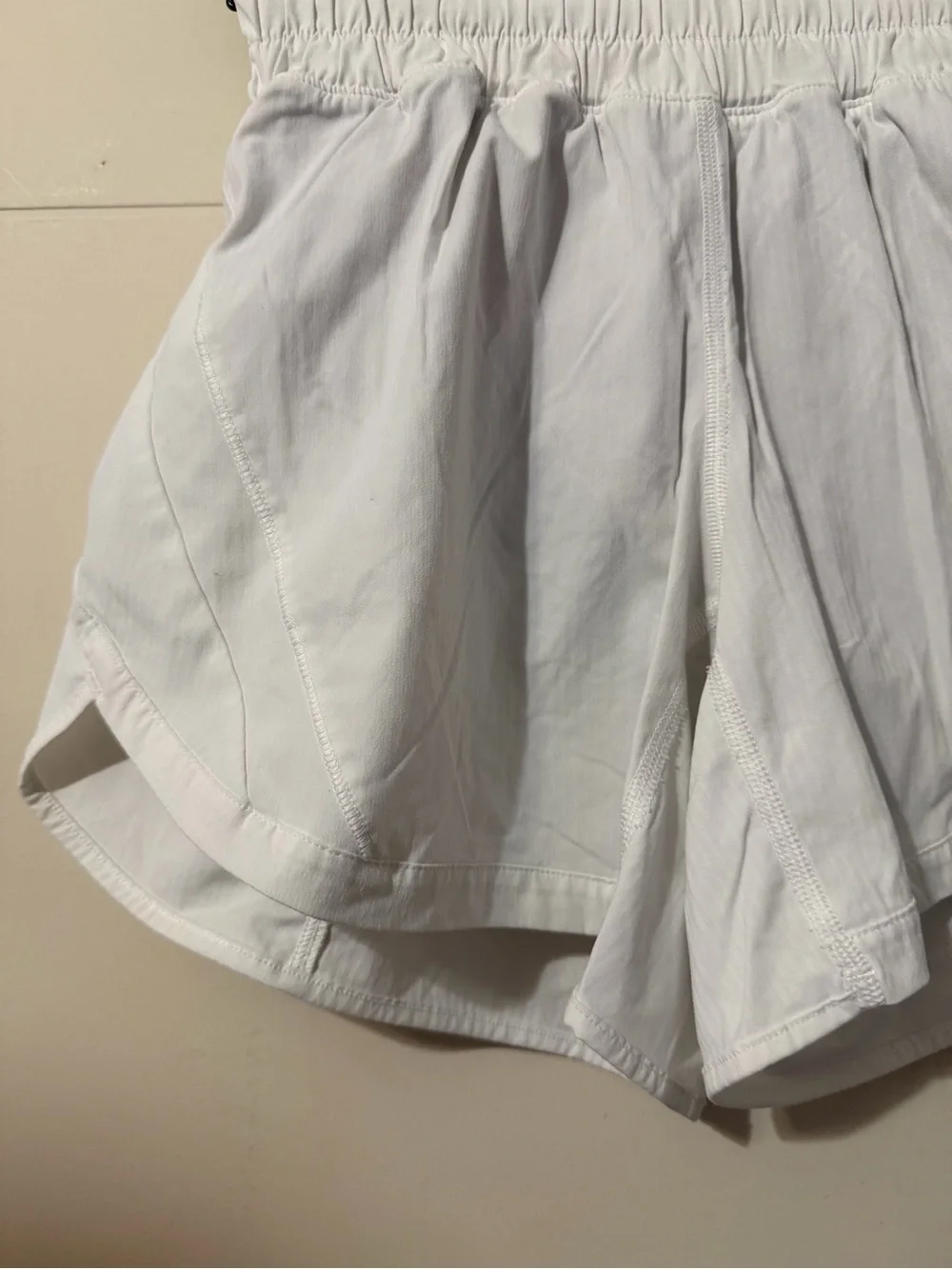 lululemon athletica White Women's Athletic Shorts with Elastic Waist Size 2